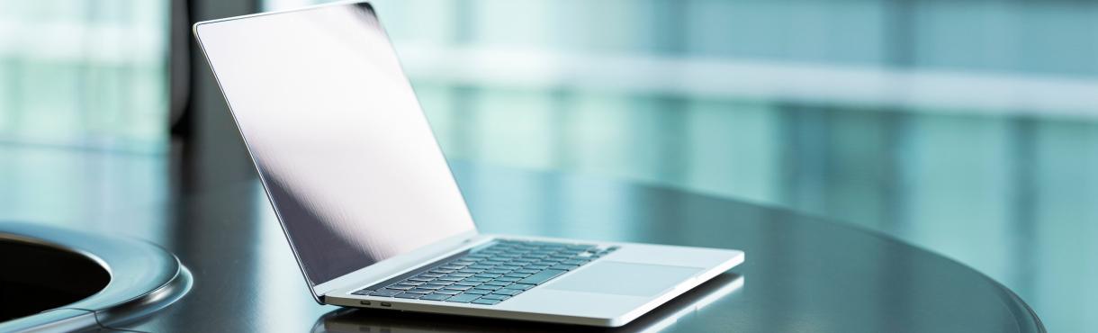 ノートパソコンのイメージ画像