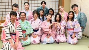 旅館での集合写真