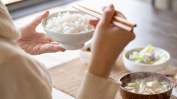 ご飯を食べている様子