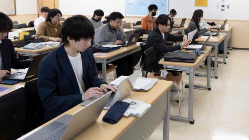 授業を受けている学生