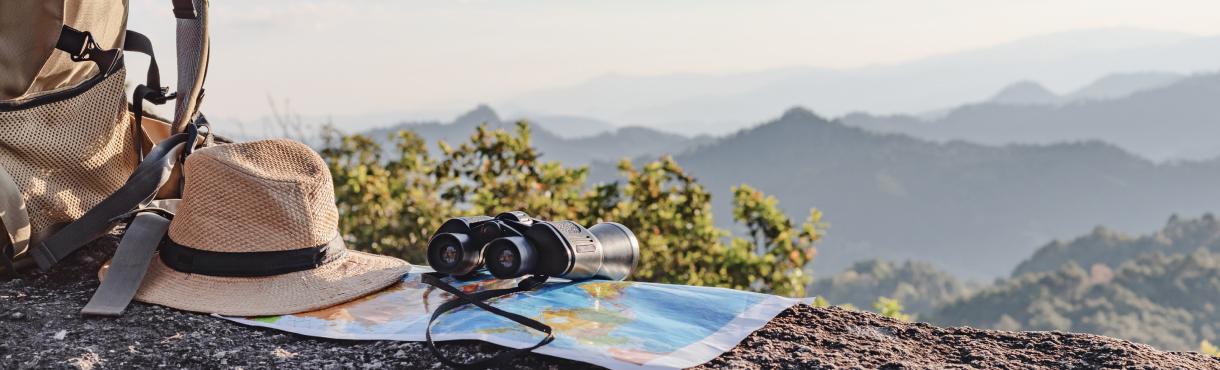 旅行荷物が置いてあるイメージ画像